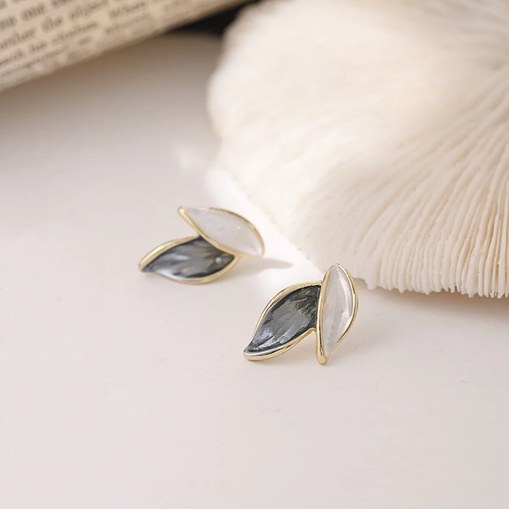 Simple Retro Blue White Leaf Earrings Retro High End Design Earrings Forest Style Fashionable Earring Light Colors Elegant Women