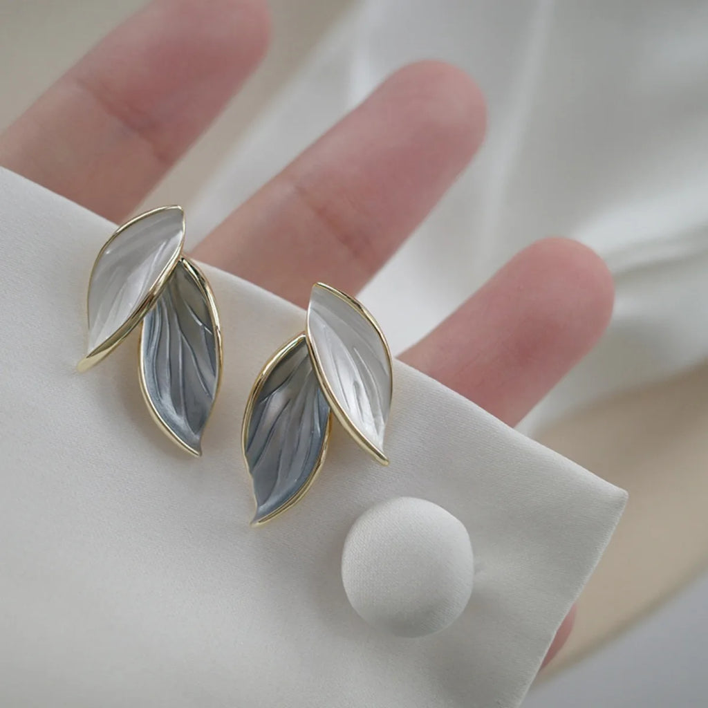 Simple Retro Blue White Leaf Earrings Retro High End Design Earrings Forest Style Fashionable Earring Light Colors Elegant Women